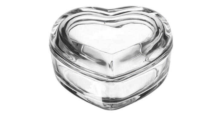 Die Leonardo Glas-Herzdose 8,5 cm ist eine transparente herzförmige Dose mit Deckel, abgebildet auf weißem Hintergrund.