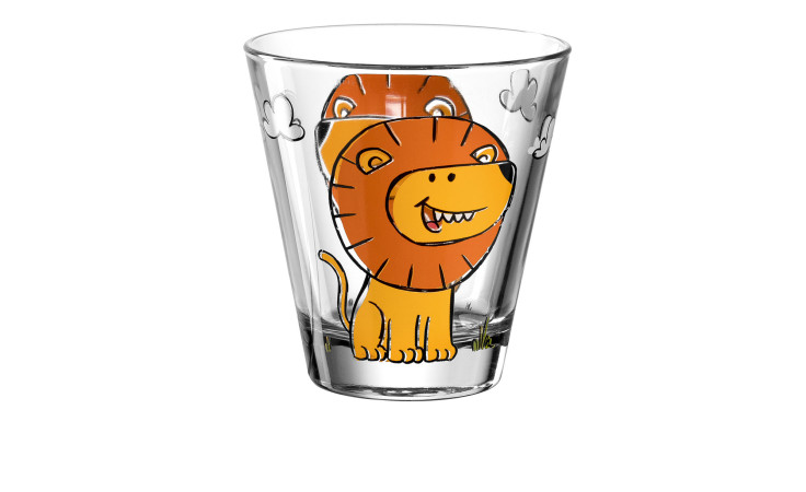 Das Leonardo Becher Bambini 215 ml ist ein 9 cm großes Glas mit einem Cartoon-Löwen und weißen Wolken auf klarem, mehrfarbigem Glas.
