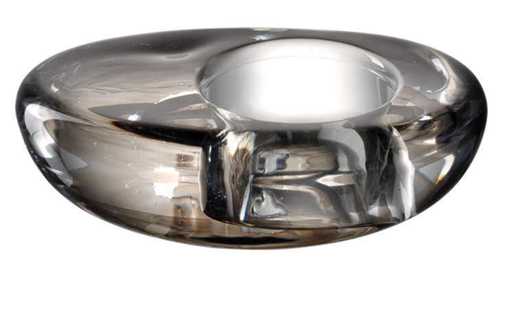 Das Leonardo Tischlicht Casolare 3 cm ist ein klares, ovales Tischlicht mit glatten Kanten und einem dezenten grauen Glanz.