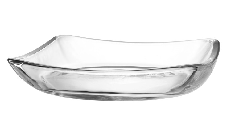 Leonardo Teller Piazza 20 cm: transparente Glasschale in quadratischer Form mit geschwungenen Rändern auf weißem Hintergrund.