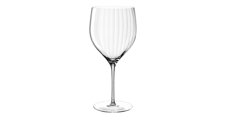 Leonardo Cocktailglas Poesia 750 ml, transparentes geripptes Glas mit langem Stiel, 23 cm hoch auf weißem Grund.