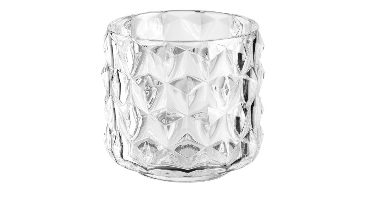 Leonardo Tischlicht Poesia 10 cm: Transparenter facettierter Glasbecher mit Rautenmuster auf weißem Hintergrund.
