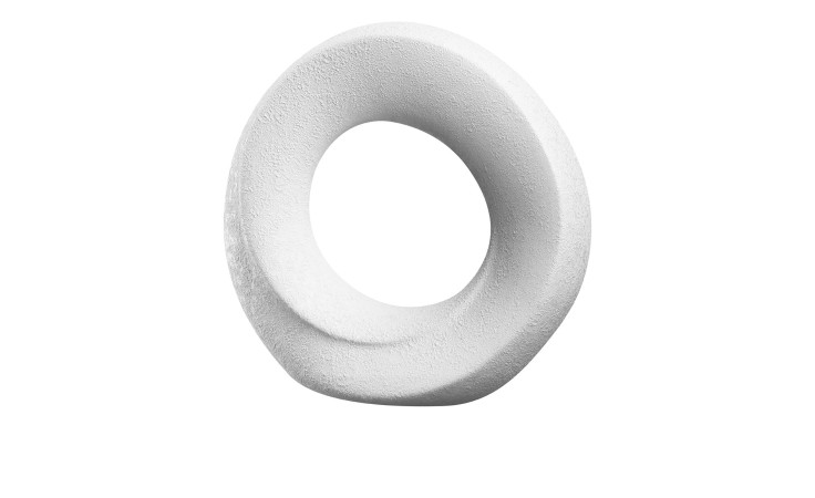 Das Leonardo Objekt Oggetto 22 cm ist ein strukturierter, ovaler Keramikring in Weiß - ideal als moderne Deko auf weißem Untergrund.