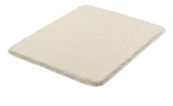 Rechteckiger Badteppich "Meusch" 55 x 65 cm von Kleine Wolke, cremefarbene Synthetikfaser auf weißem Hintergrund.