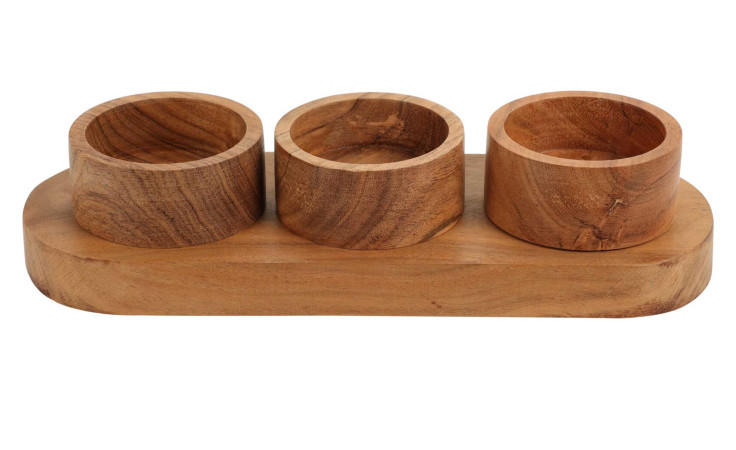 Das Schalenset 28 x 10 cm besteht aus drei runden Schalen auf einem rechteckigen Sockel - ideal als Dekoration oder stilvolles Zubehör.