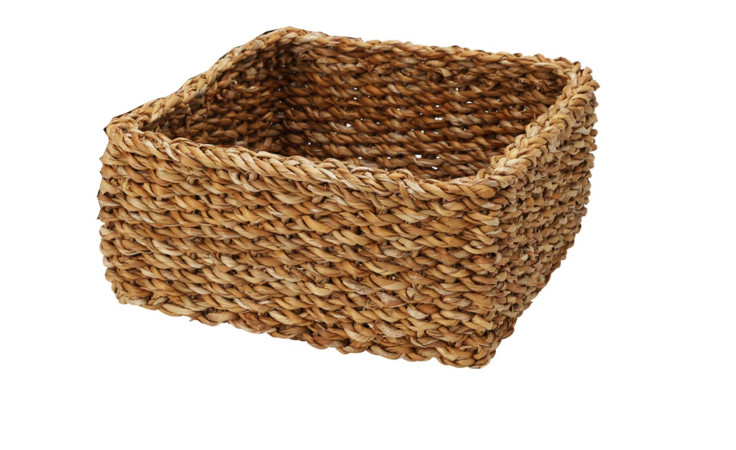 Der Korb 22 x 10 cm ist ein quadratisch geflochtener Natur Braun Korb-ideal für Dekoration oder als Zubehör.