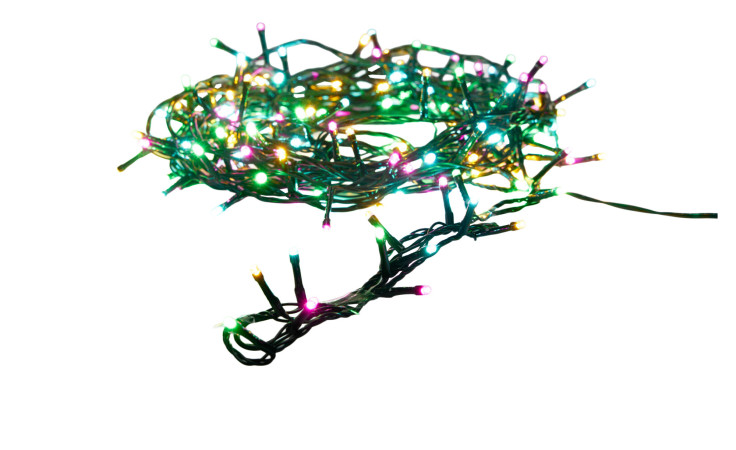 Die LED-Lichterkette 40 LEDs zeigt bunte Lichter, darunter auch grüne Glühbirnen, die auf einem weißen Hintergrund leuchten.