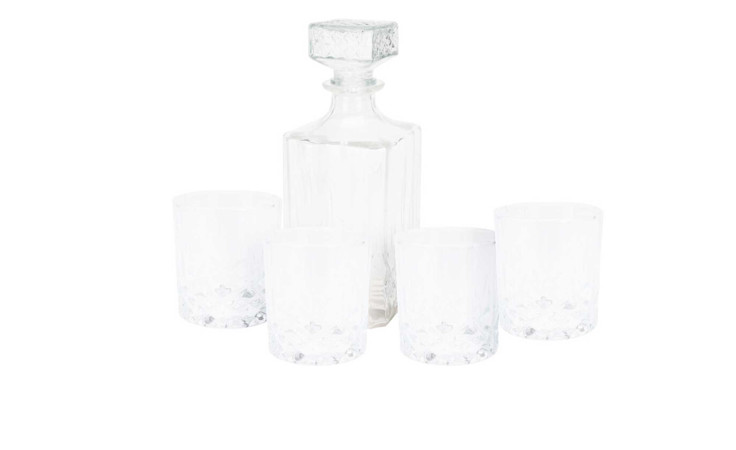 Ein Karaffe mit Gläsern, bestehend aus einer klaren Karaffe und einem Stopfen sowie vier passenden Bechern auf weißem Hintergrund.