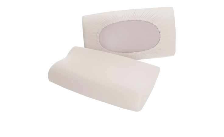 Zwei beigefarbene Memory Foam-Kissen, eines davon mit dem Bezug Jersey Kissenhülle Sand Light One Size, auf weißem Hintergrund.