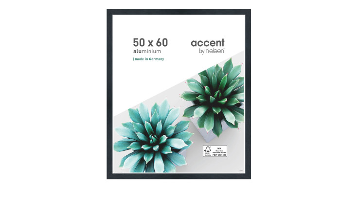 Aluminium-Bilderrahmen Star 50 x 60 cm mit einem schwarz matten Strukturrahmen und transparenten Glas.