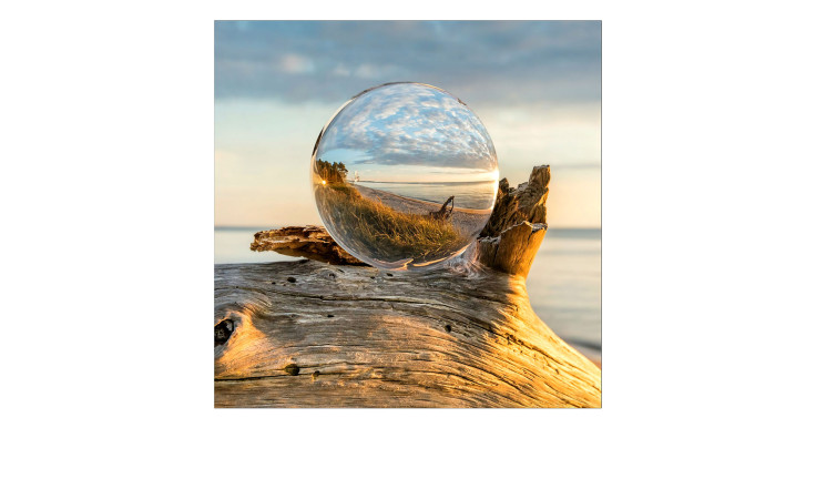 Glas-Art Drop on Wood 30 x 30 cm. Glasbild mit dem Thema - Strand. 