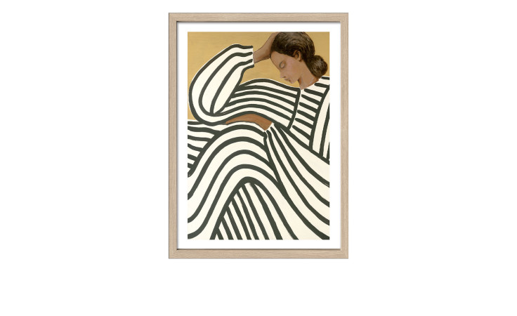 Pro-Art Rahmenbild Striped Woman 55x75cm zeigt eine Frau im Streifen-Look vor goldenem Hintergrund.