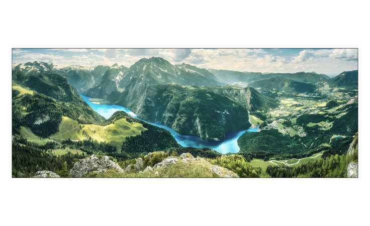 Pro-Art Leinwandbild Mountain in Landscape 30 x 80 cm zeigt einen See und grüne Berge als mehrfarbige Wanddeko.