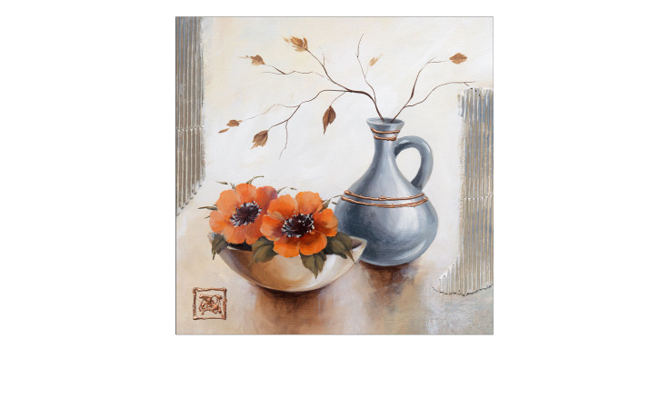 Das Pro-Art Leinwandbild Stillleben mit Kupfer II (27x27 cm) zeigt eine bunte Schale, orangefarbene Blumen und eine graue Vase.