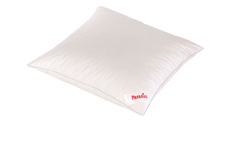 Das Paradies Drei-Kammerkopfkissen Mali, 80x80 cm, weiß, mit rotem Branding in einer Ecke, auf weißem Hintergrund.