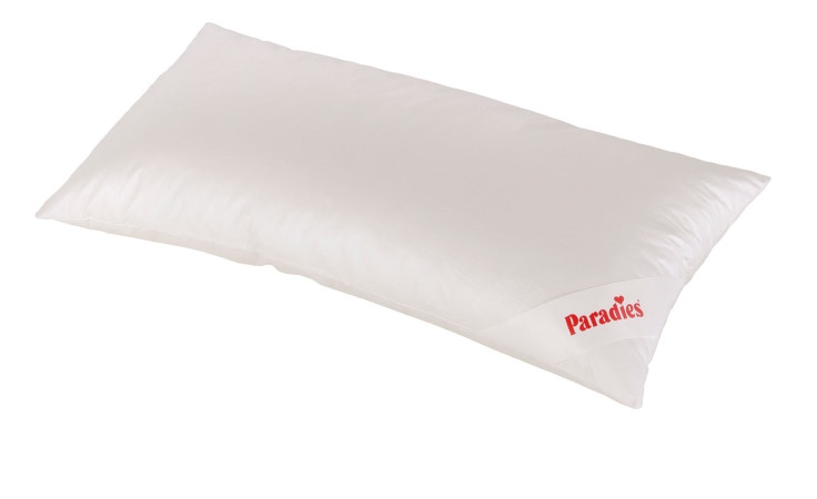 Kissen Softy Sinfonie Bio 40 x 80 cm von Paradies mit Kunstfaserfüllung, rotem Logo vor weißem Hintergrund.