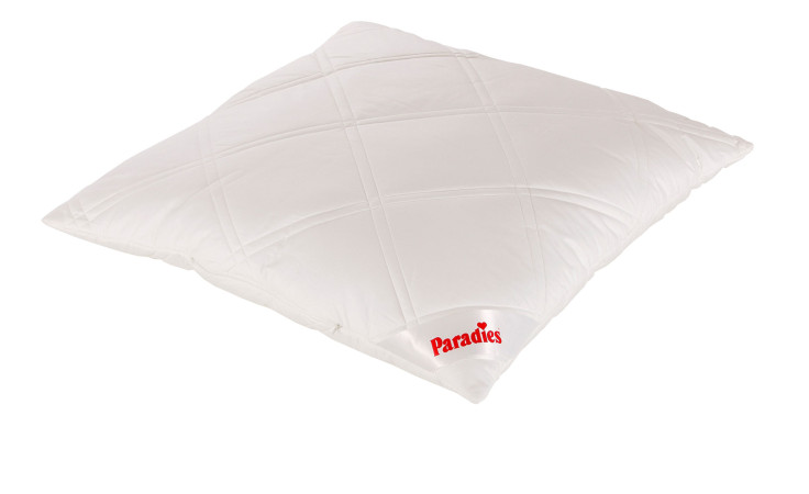 Ein weißes Paradies Kissen Softy Sinfonie Plus Bio 80x80 cm mit Steppmuster und rotem Logo an einer Ecke.