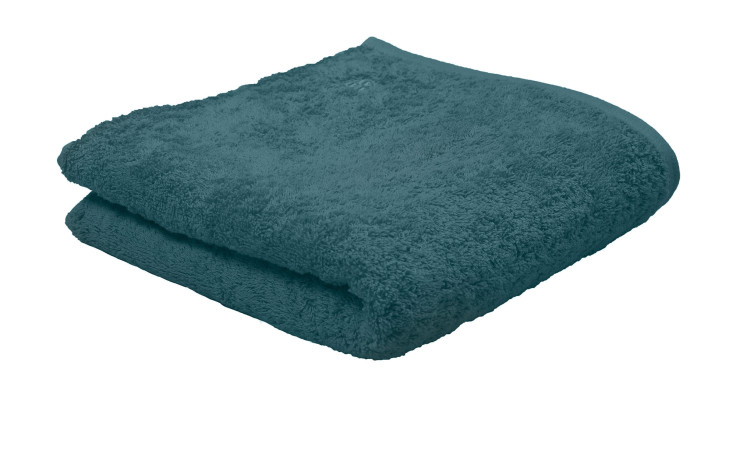 Ein gefaltetes Ross Handtuch Vita 50 x 100 cm in blauer Baumwolle, auf weißem Hintergrund.