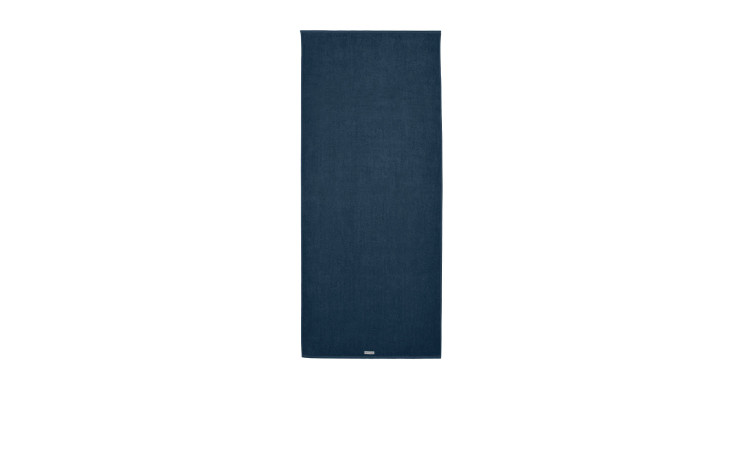 Dunkelblaues Handtuch Ross Duschtuch BIO Selection, 70 x 140 cm, auf weißem Grund.