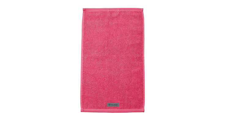 Das rosa Handtuch Ross Gästetuch BIO Selection 30 x 50 cm liegt flach auf weißem Grund.