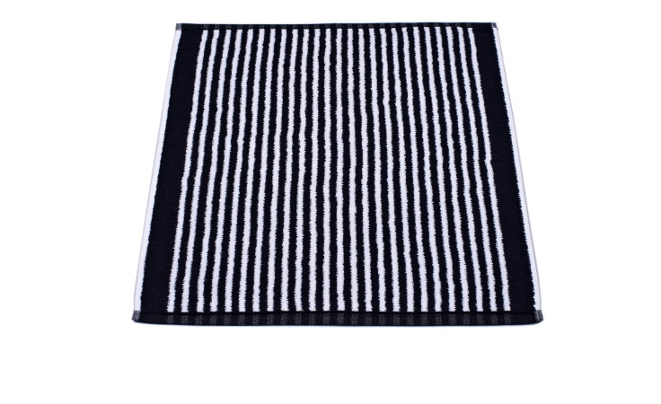 Das Ross Küchentuch 50x50 cm ist schwarz-weiß gestreift und an den Seiten in Schwarz eingefasst.