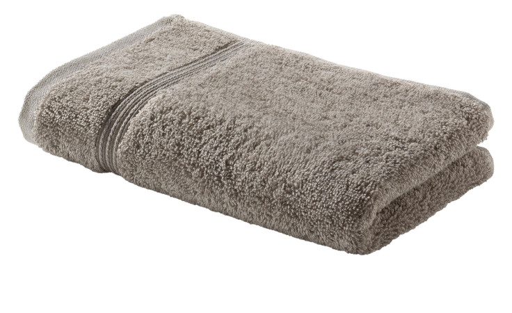 Ein gefaltetes Ross Gästetuch 30 x 50 cm in grau Naturfaser mit einem strukturierten Streifen, isoliert auf weißem Hintergrund.