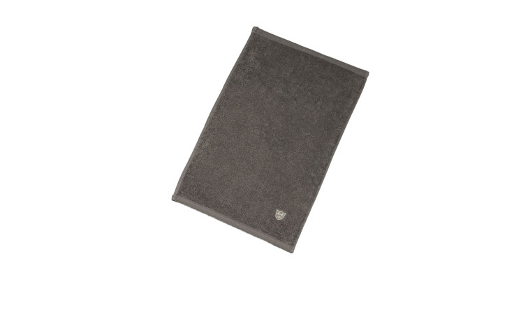 Ein gefaltetes Ross Gästetuch Vita 30 x 50 cm mit einem kleinen Emblem, abgebildet auf einem weißen Hintergrund.