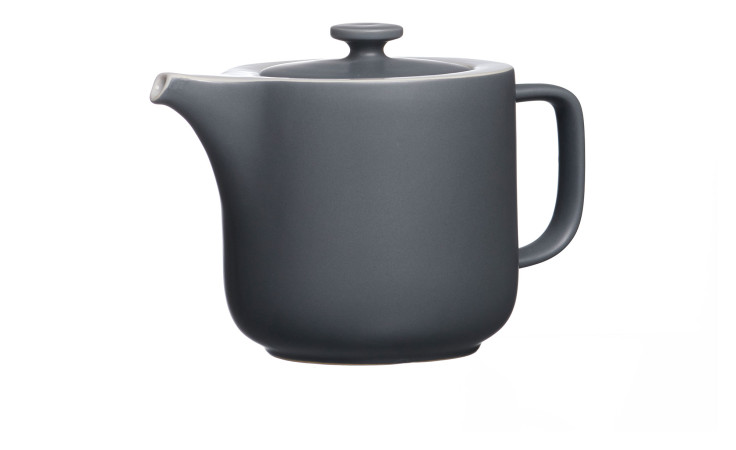 Die graue Kanne Jasper 1,4 l von Ritzenhoff & Breker mit Deckel und Henkel vor weißem Hintergrund.