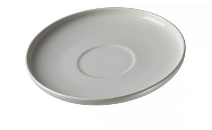 Die Ritzenhoff & Breker Kaffeeuntertasse Jasper 15 cm ist eine schlichte weiße Untertasse auf weißem Grund.