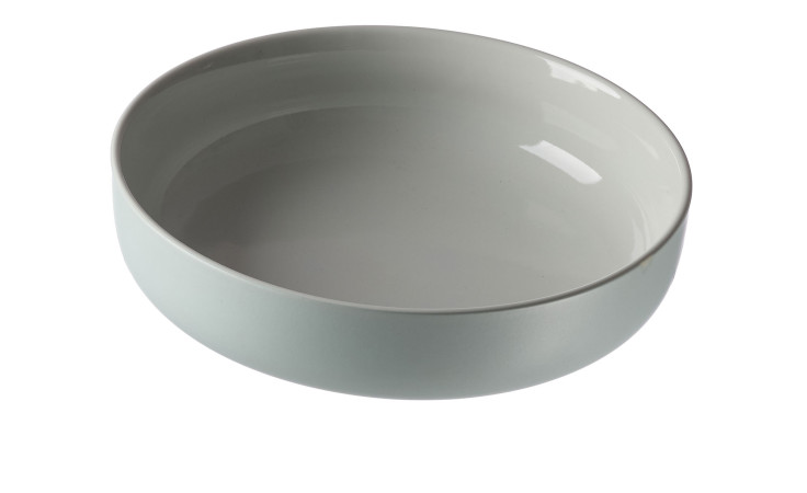 Die Schale Jaspis 19 cm von Ritzenhoff & Breker ist eine glatte, hellgraue, runde Schale auf weißem Grund.