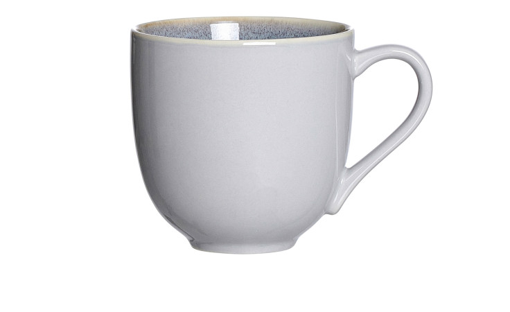 Ein beiger Kaffeebecher Skagen 440ml von Ritzenhoff & Breker mit Henkel, abgebildet auf weißem Hintergrund.