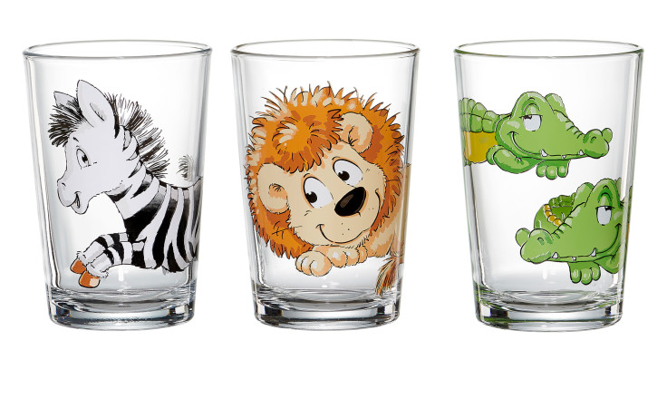 Das Ritzenhoff & Breker Kinderbecher-Set Happy Zoo enthält 3 transparente Gläser mit Zebra-, Löwen- und Krokodilmotiven.