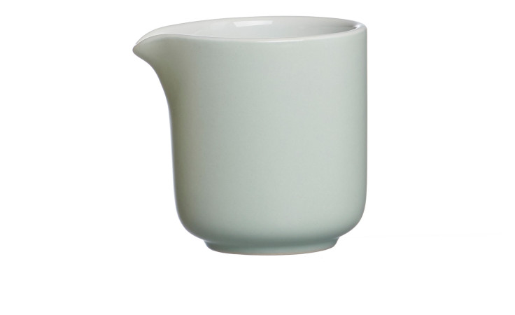 Das Ritzenhoff & Breker Milchkännchen Jasper 170 ml ist ein schlichtes, hellgraues Milchkännchen mit einem kleinen Ausguss.