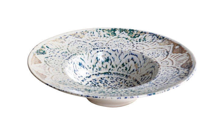 Der Ritzenhoff Gourmetteller Luigi ist eine flache Schale mit einem blauen, grünen und braunen Blumenmuster auf Weiß.