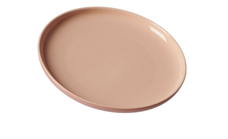 Der Ritzenhoff & Breker Dessertteller Jasper 19 cm ist ein runder, hellrosa Keramikteller auf weißem Grund.