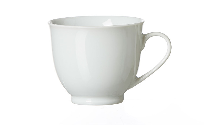 Der Ritzenhoff Kaffeeobere Bianco Porzellanbecher mit Henkel ist in klassischem Weiß auf weißem Grund gehalten.