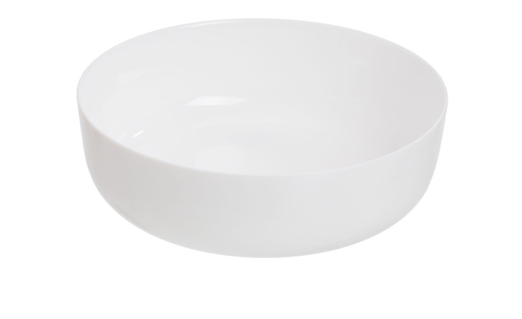 Die Schale Diwali 22 cm von Ritzenhoff & Breker, eine schlichte weiße Keramikschale, ist auf einem nahtlosen weißen Hintergrund abgebildet.