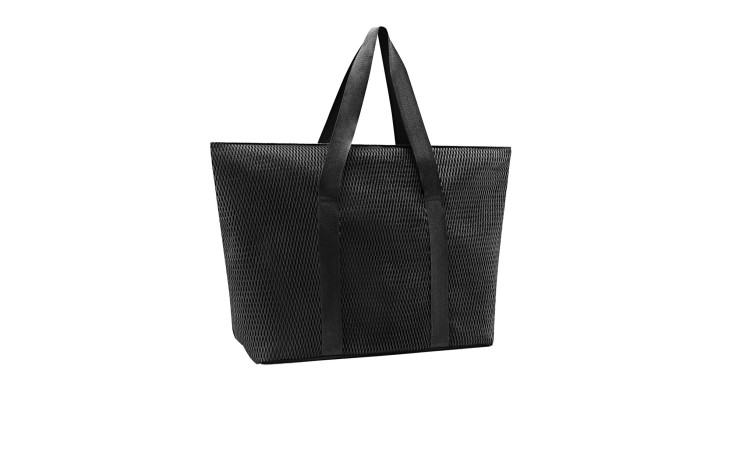 Die Reisenthel Einkaufstasche Extralite Shopper L mit zwei Henkeln steht aufrecht auf weißem Grund.