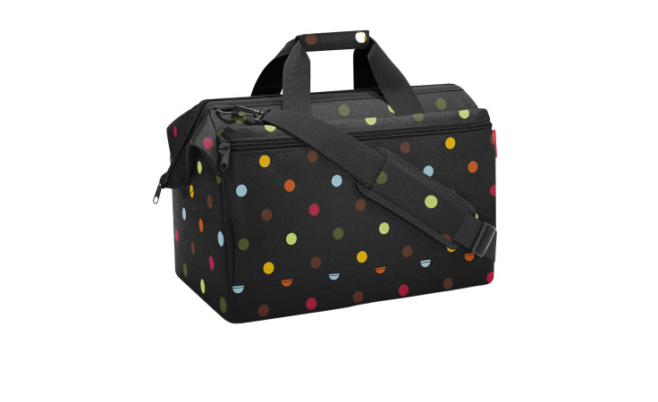 Schwarze Reisenthel Reisetasche Allrounder L Pocket mit bunten Tupfen und großen Reißverschlusstaschen auf weißem Hintergrund.