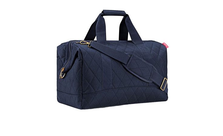 Reisenthel Reisetasche Allrounder L in Rhombus Midnight Gold 3D-Design mit Riemen und Griffen, auf weißem Hintergrund.