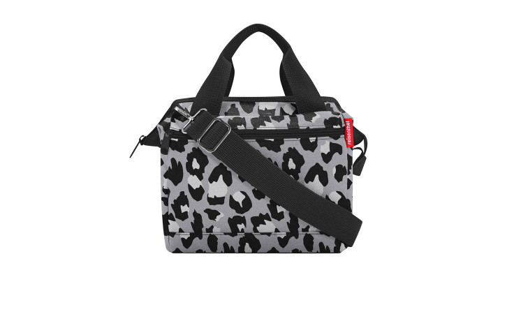 Graue und schwarze Reisenthel Umhängetasche Allrounder Cross mit schwarzen Griffen, verstellbarem Riemen und hochwertigem Polyester.