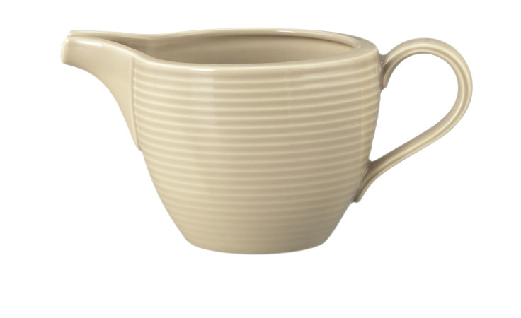 Seltmann Milchkännchen Beat Sandbeige 290 ml mit Henkel, Ausguss und eleganten horizontalen Strukturlinien.