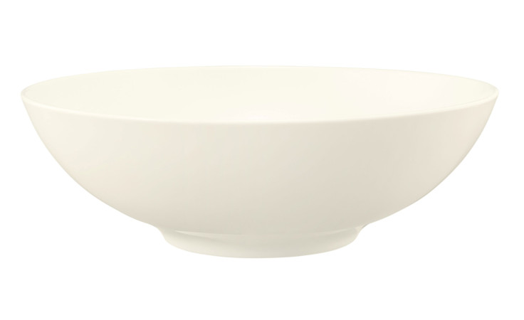 Die Seltmann Schüssel Zoe Diamond 30 cm ist eine schlichte weiße Schale mit glatter Oberfläche und leicht ausgestelltem Rand.