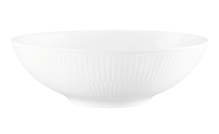 Schüssel Amina 30 cm von Seltmann aus weißem Porzellan, mit dezenten Vertikalrillen, auf weißem Hintergrund.