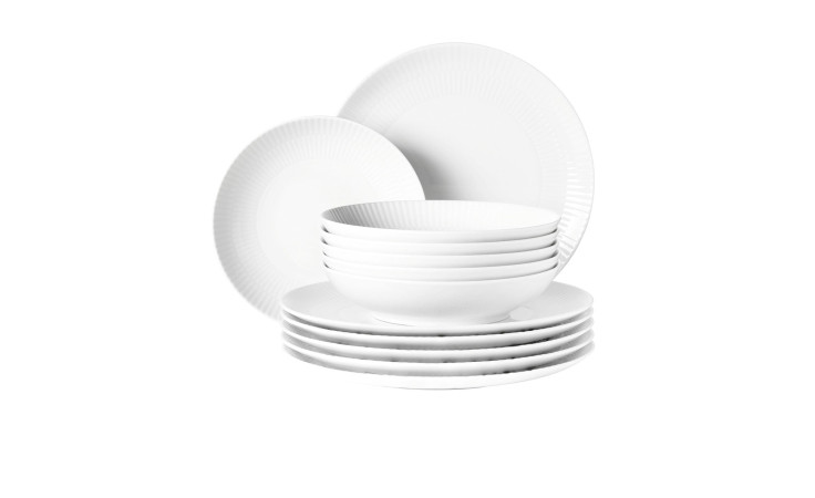 Die Seltmann Tafelservice Amina 12 tlg. Teller und Schalen sind ordentlich auf einem weißen Hintergrund gestapelt.