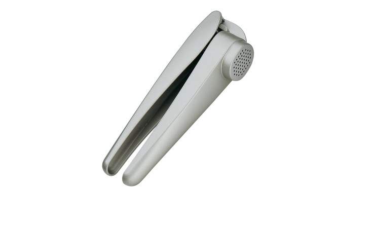 Küchenprofi Knoblauchpresse Quick aus Edelstahl mit schlichtem Design in Silber auf weißem Hintergrund.