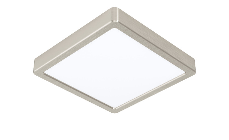 LED-Deckenleuchte Fueva 5 21 cm mit silberfarbenem Metallrahmen und weißer Milchglasscheibe, schräg von unten betrachtet.