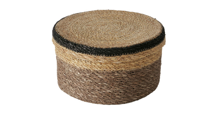 Korb Babou Klein: Runder, mehrfarbiger Korb aus Naturmaterial mit Deckel, 16 cm Ø, Braun-Beige auf weißem Hintergrund.