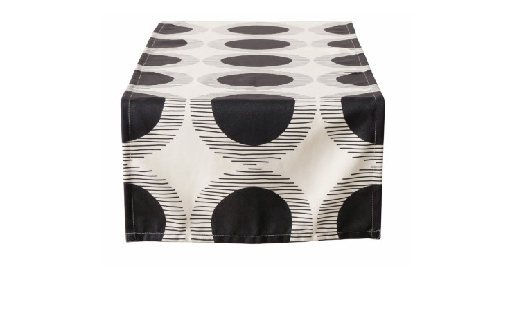 Moderner schwarz-weißer Tischläufer Kaylin 140 cm mit gewagten Kreisen, hergestellt aus strapazierfähiger Synthetikfaser.
