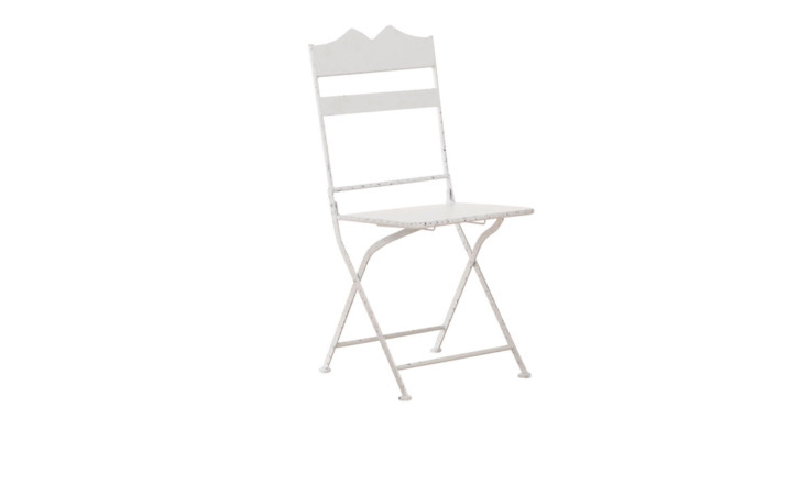 Der Boltze Stuhl Justus ist ein weißer Metall-Klappstuhl mit einer dekorativen Rückenlehne, toll mit einem weißen Regal.